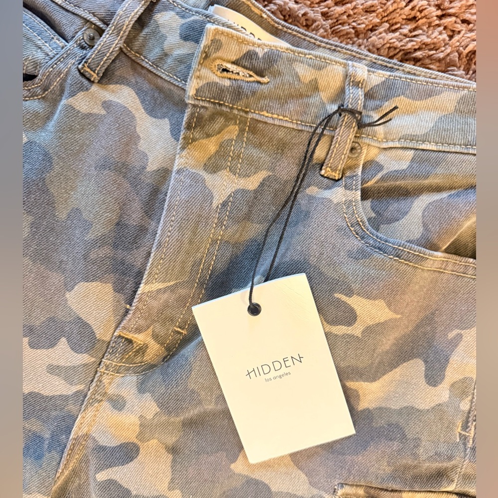Hidden Camouflage Wide Leg Cargo Jeans - Picture 5 of 11